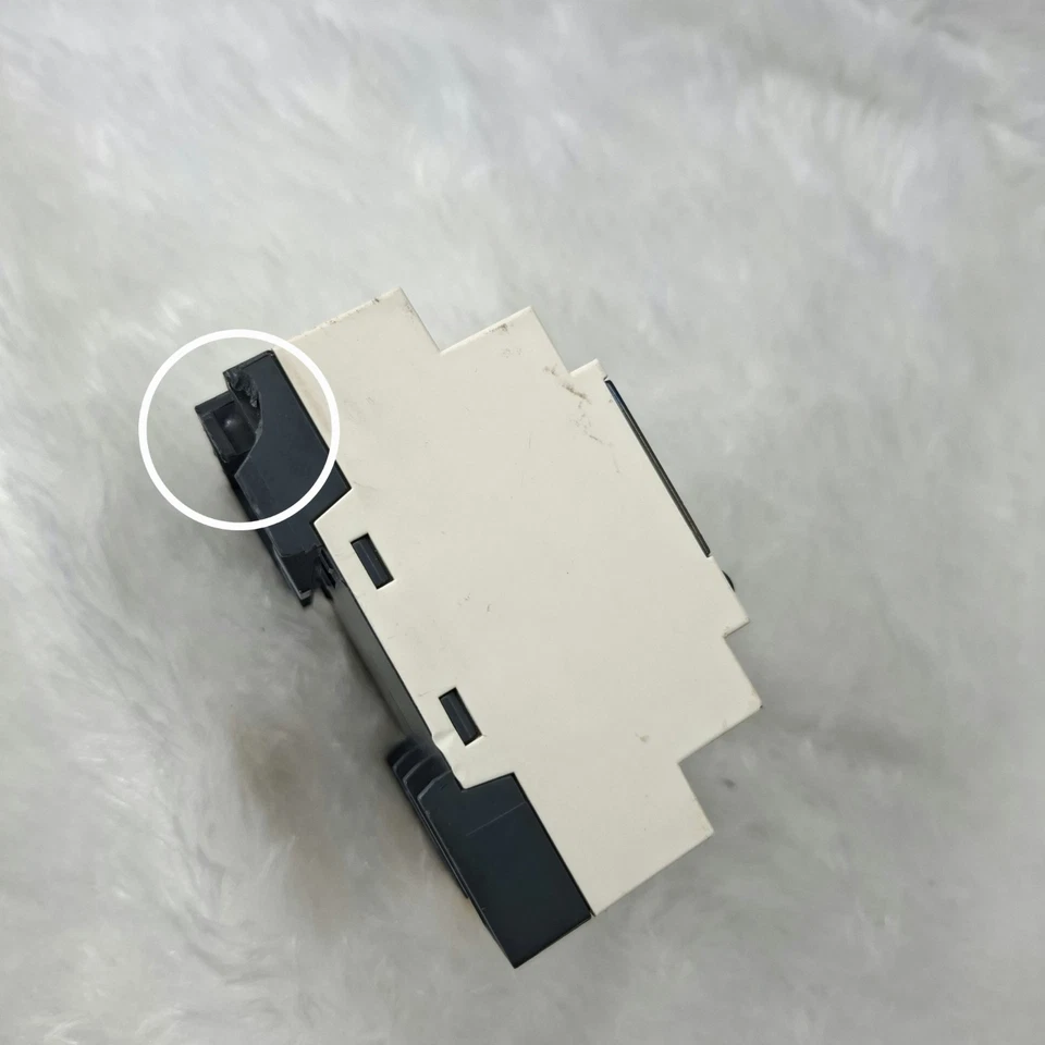 Telemecanique SR3 B102BD Programmable Smart Relay 24VDC SR3B102BD